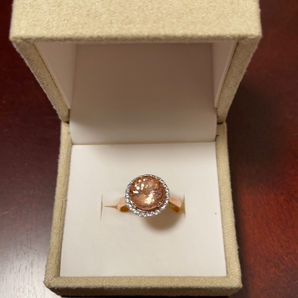 10kt Rose Gold Peach Morganite and Diamond Ring. NWOT.